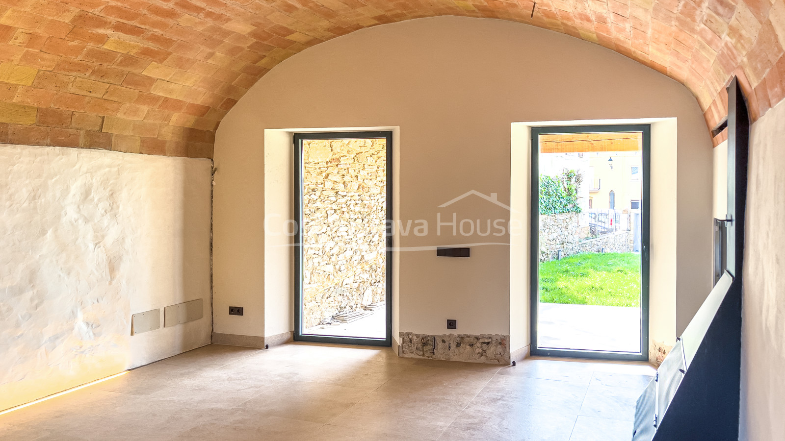 Deliciosa casa de pueblo recién reformada en venta en Begur, a 2 min a pie del centro ciudad