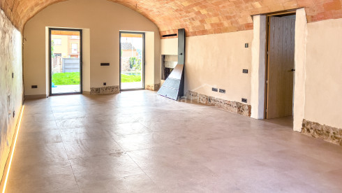 Deliciosa casa de pueblo recién reformada en venta en Begur, a 2 min a pie del centro ciudad