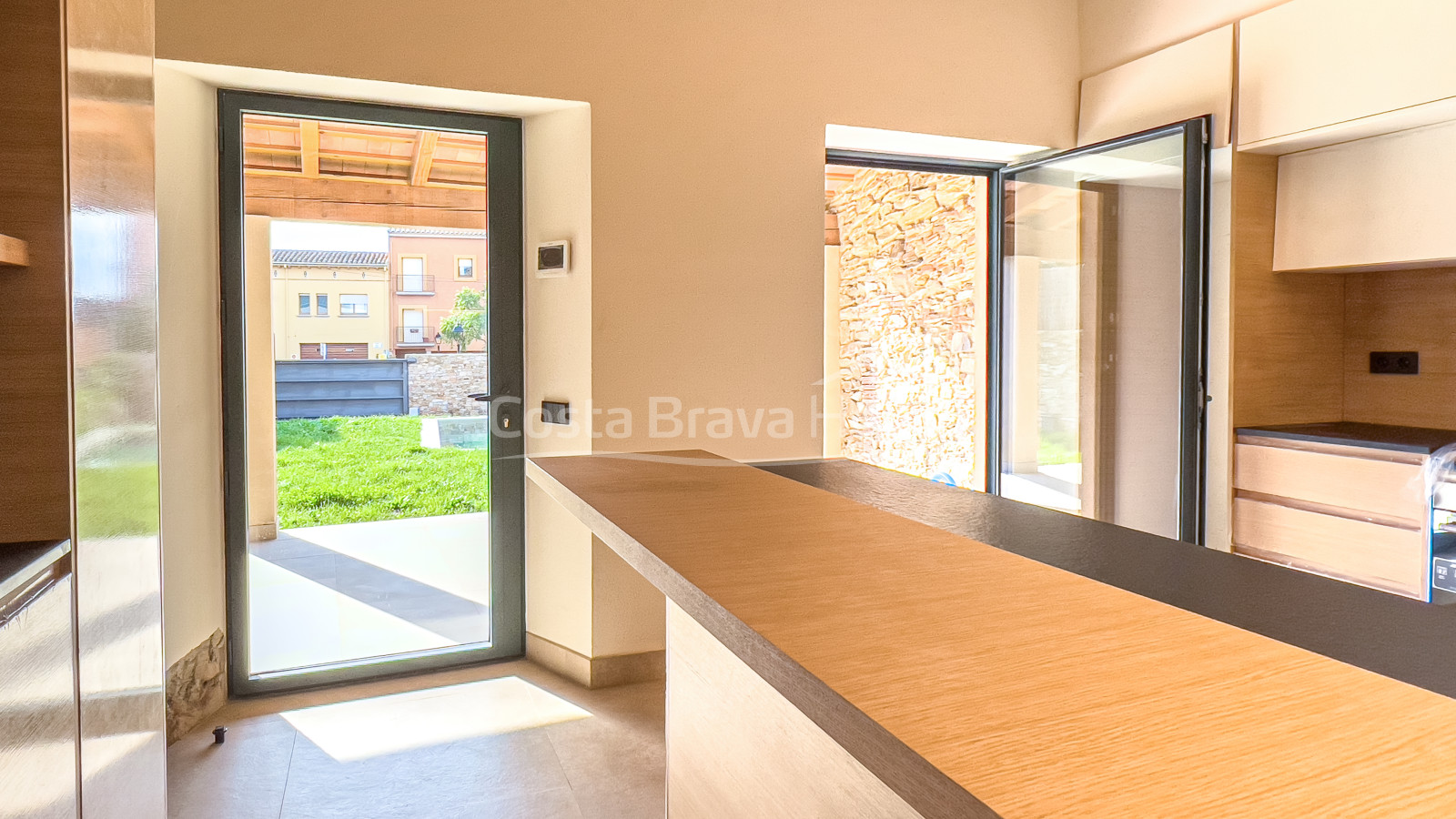 Deliciosa casa de pueblo recién reformada en venta en Begur, a 2 min a pie del centro ciudad