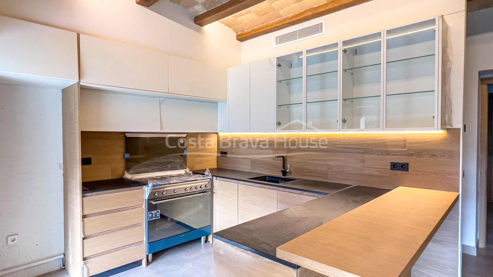 Deliciosa casa de pueblo recién reformada en venta en Begur, a 2 min a pie del centro ciudad