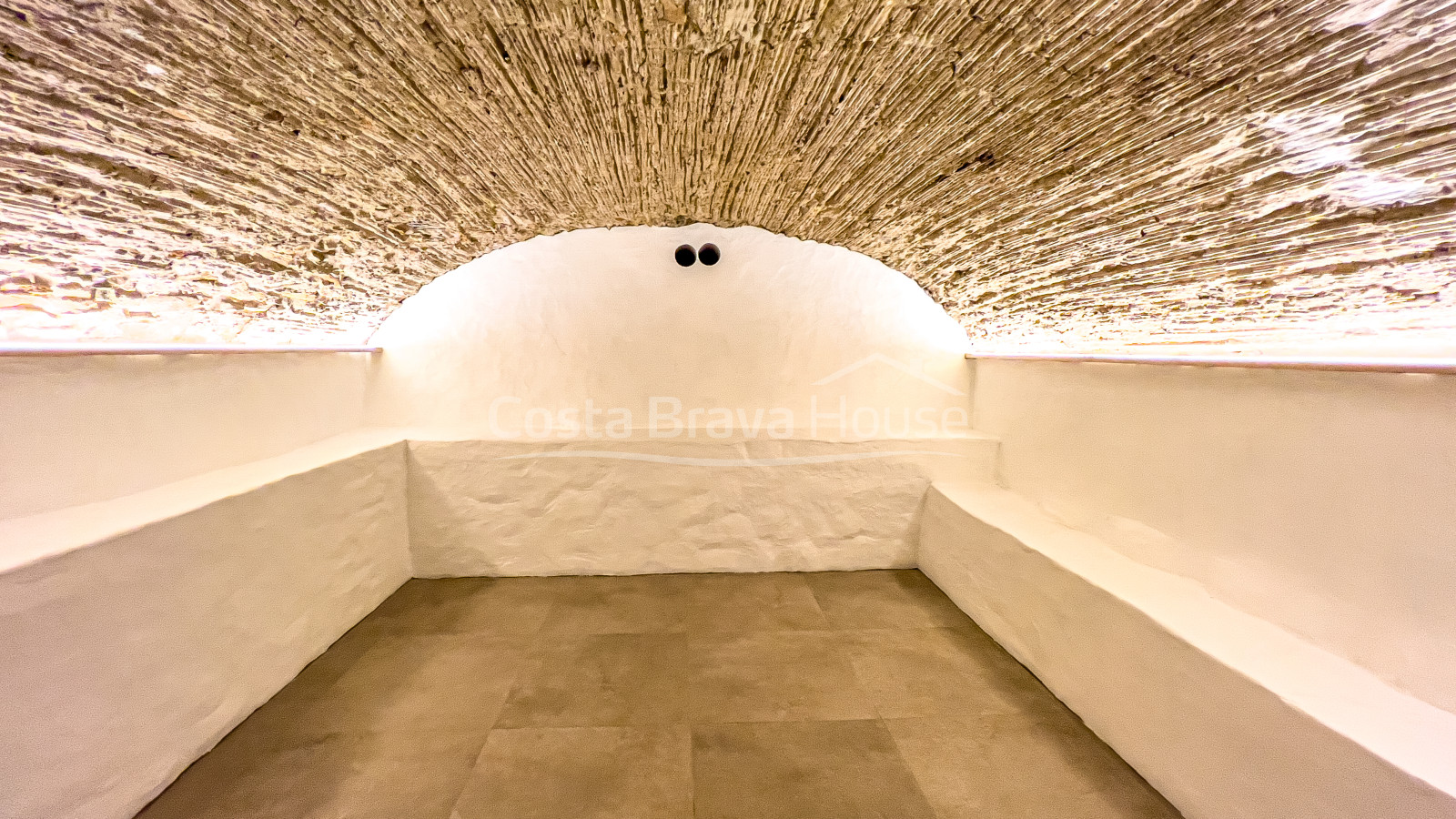 Deliciosa casa de pueblo recién reformada en venta en Begur, a 2 min a pie del centro ciudad