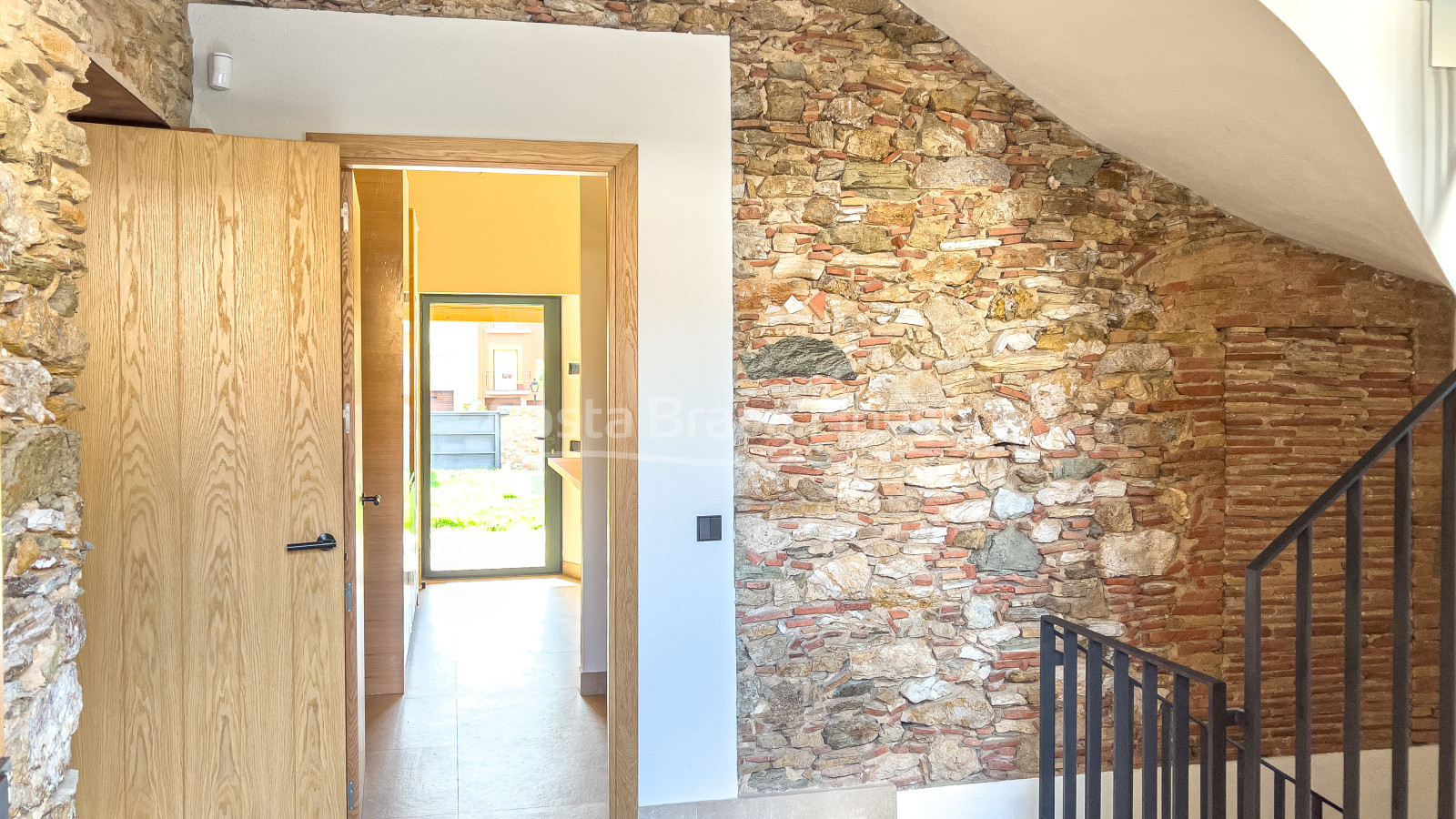 Deliciosa casa de pueblo recién reformada en venta en Begur, a 2 min a pie del centro ciudad