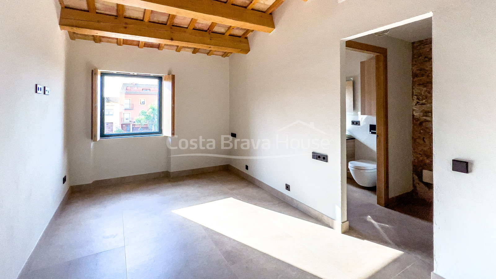 Deliciosa casa de pueblo recién reformada en venta en Begur, a 2 min a pie del centro ciudad