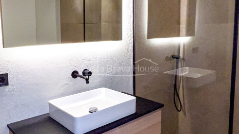 Delightful newly renovated townhouse for sale in Begur, 2 min walking distance to the town centre