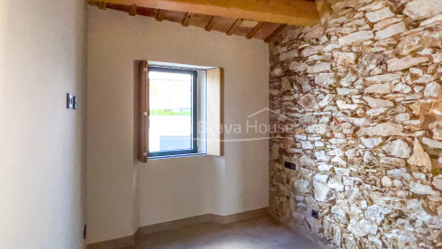 Deliciosa casa de pueblo recién reformada en venta en Begur, a 2 min a pie del centro ciudad
