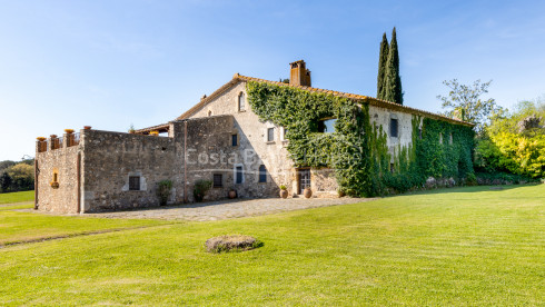 Stately 17th century Catalan country house for sale in Cruilles with 19 ha of land and outbuildings