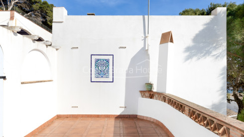 Lot de 3 appartements avec terrasse plus une annexe, à 2 minutes à pied de la plage de Tamariu