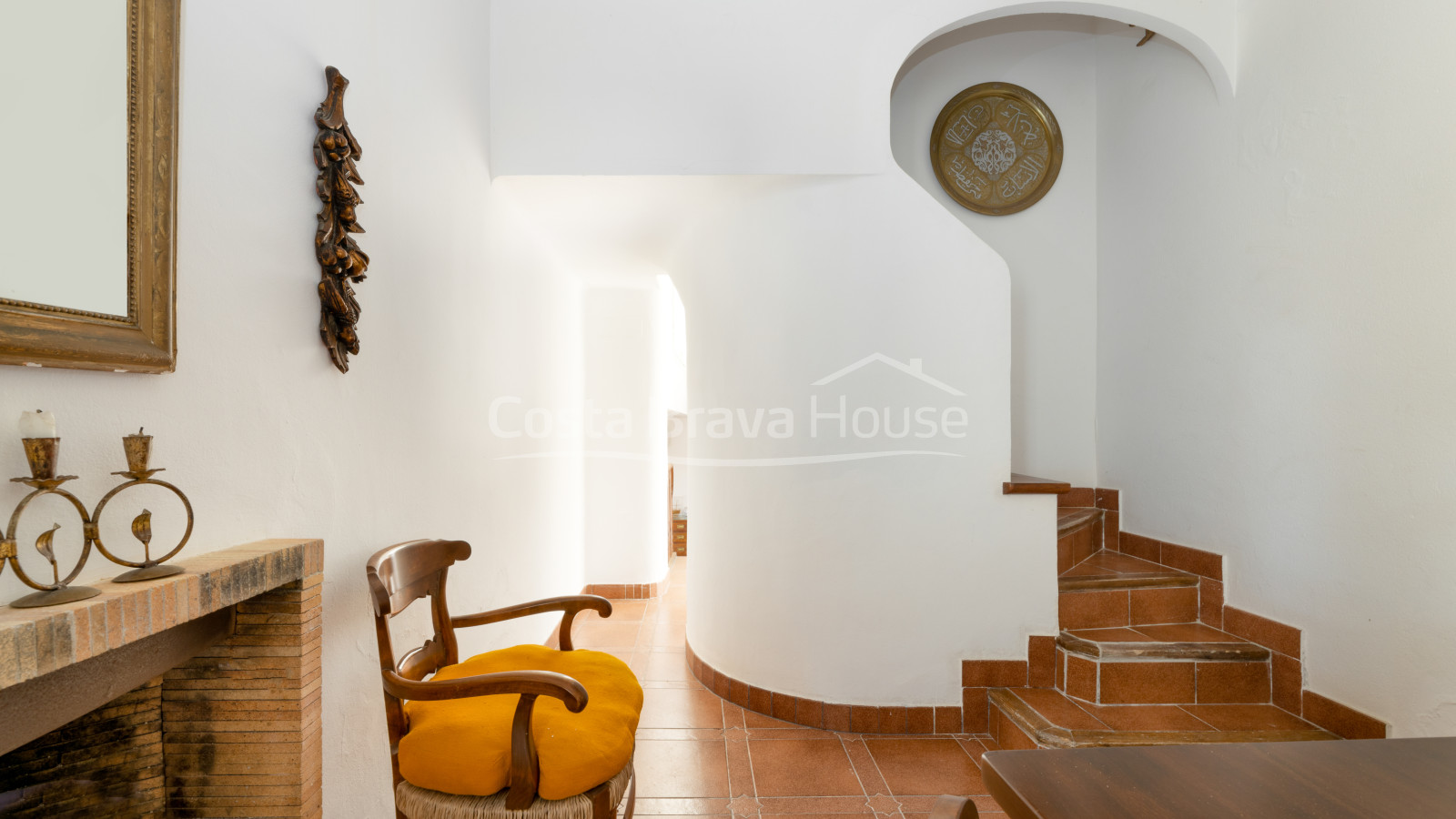 Lot de 3 appartements avec terrasse plus une annexe, à 2 minutes à pied de la plage de Tamariu