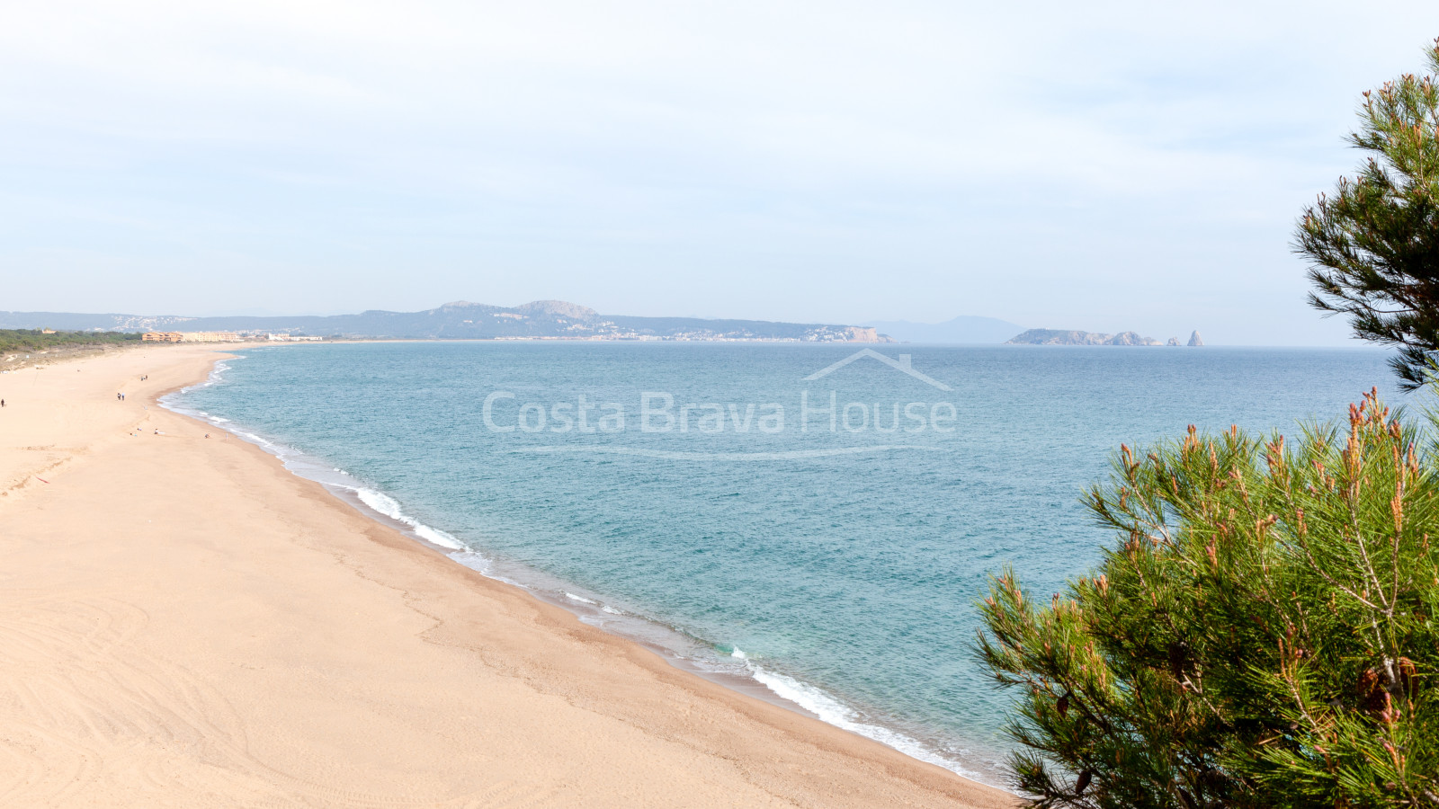 Exclusiva vila de luxe a prop de la platja, entre Begur i Pals, amb increïbles vistes al mar