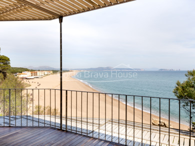Exclusiva vila de luxe a prop de la platja, entre Begur i Pals, amb increïbles vistes al mar
