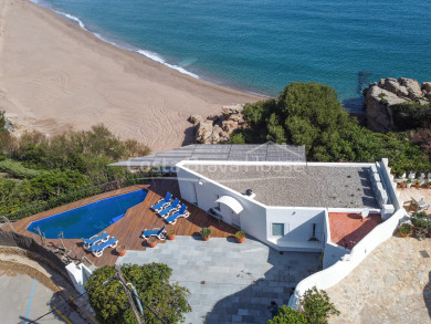 Exclusiva villa de lujo a unos pasos de la playa, entre Begur y Pals, con increíbles vistas al mar