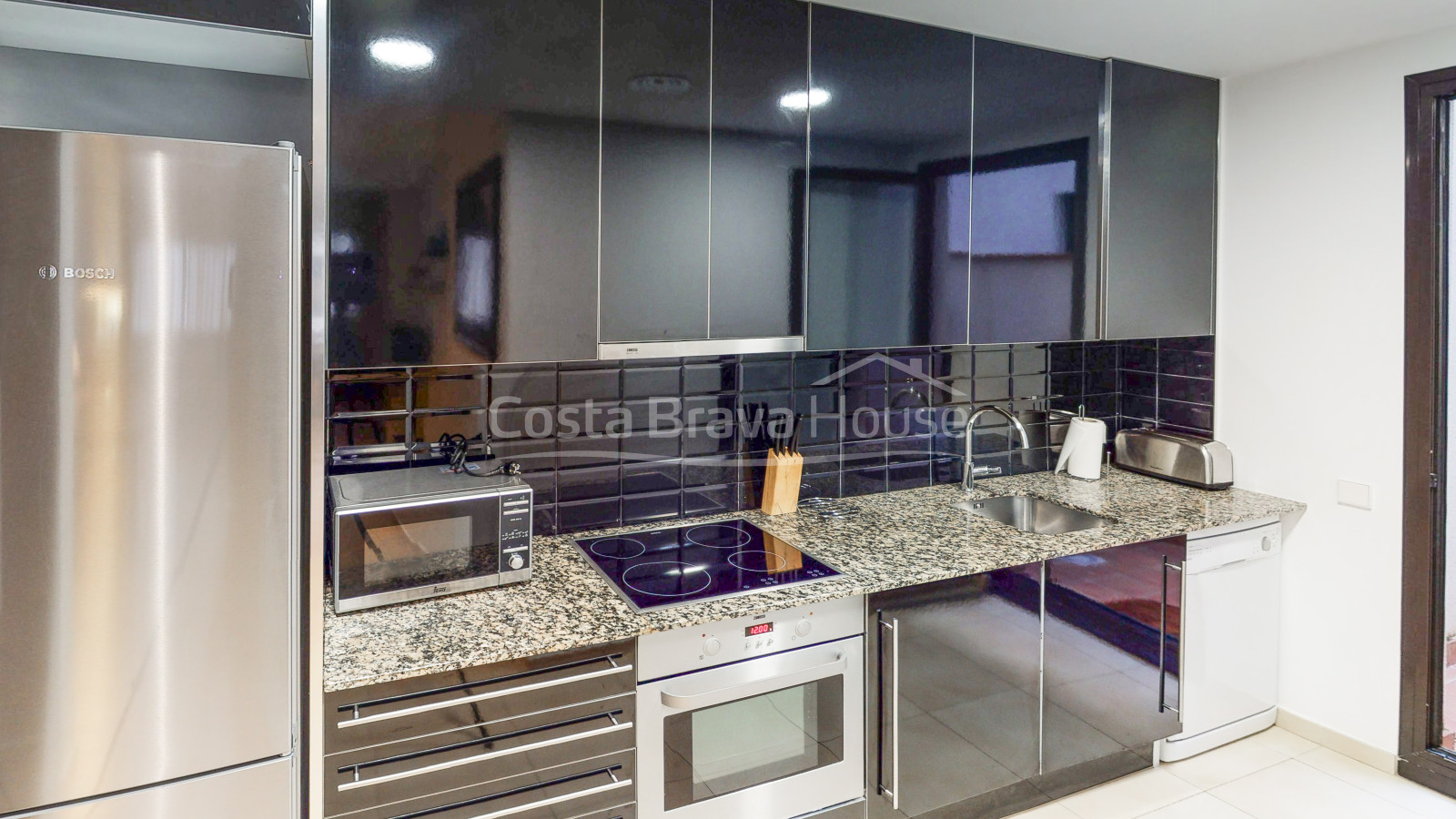 Apartament de 2 dormitoris amb garatge en venda a Tamariu, a només uns passos de la platja i el mar