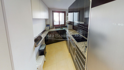 Apartment in impeccable condition for sale in Tamariu. With garage. Just a few steps from the beach.
