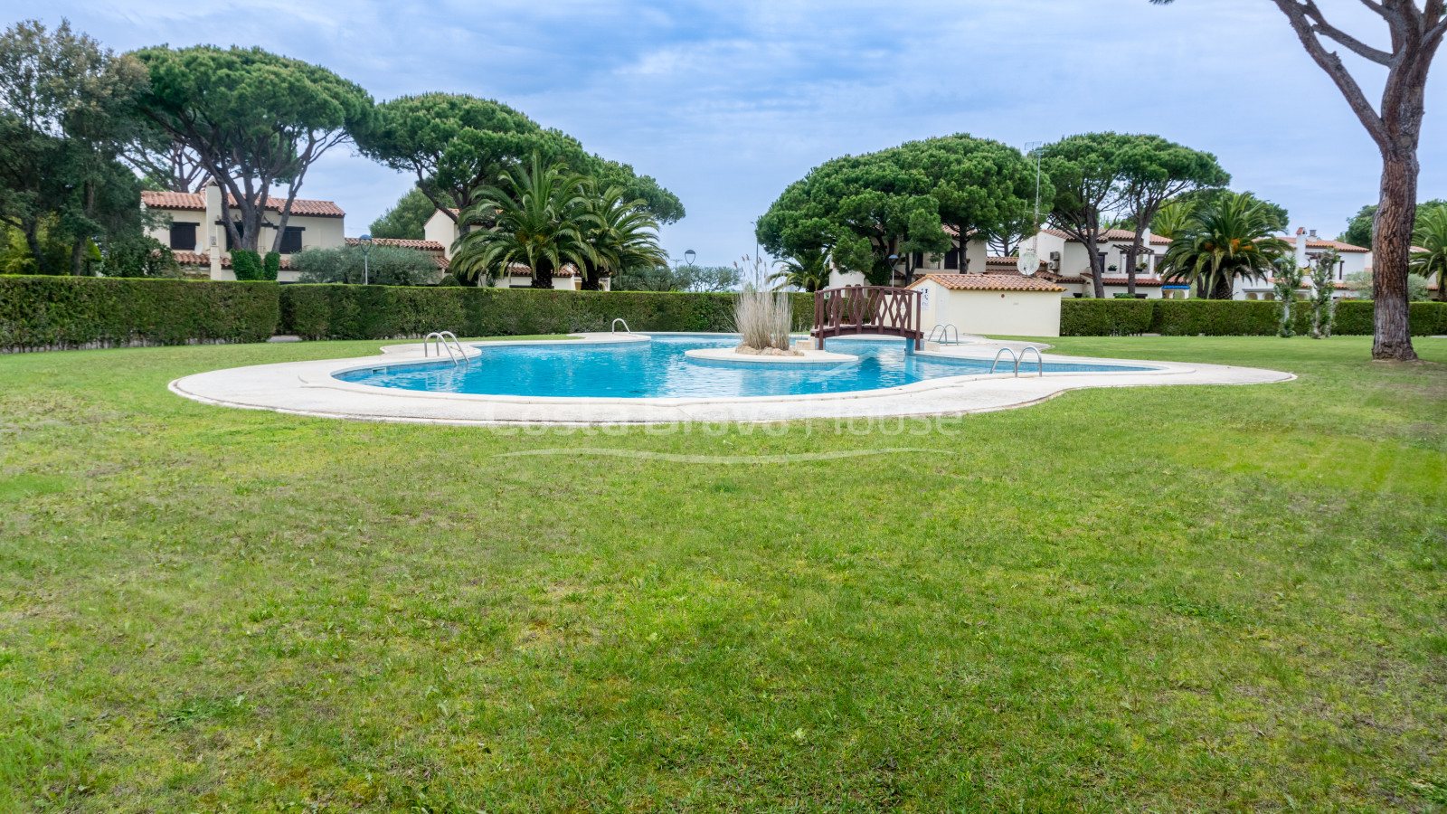 Newly renovated house for sale in Pals, next to the golf course and 10 min walk to the beach