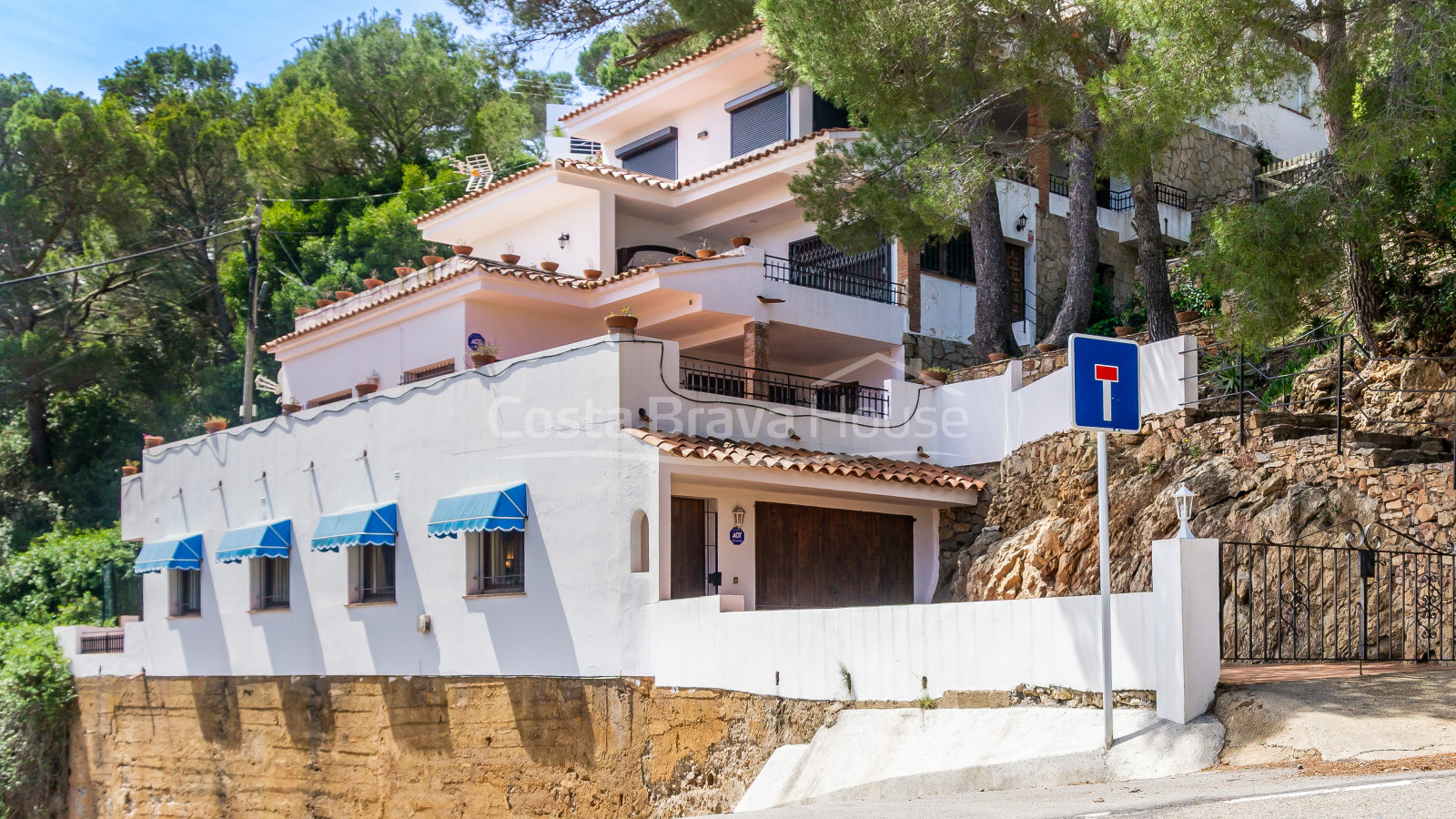 Dos apartamentos separados que se pueden unir en venta a mitad camino entre playa Sa Tuna y Begur