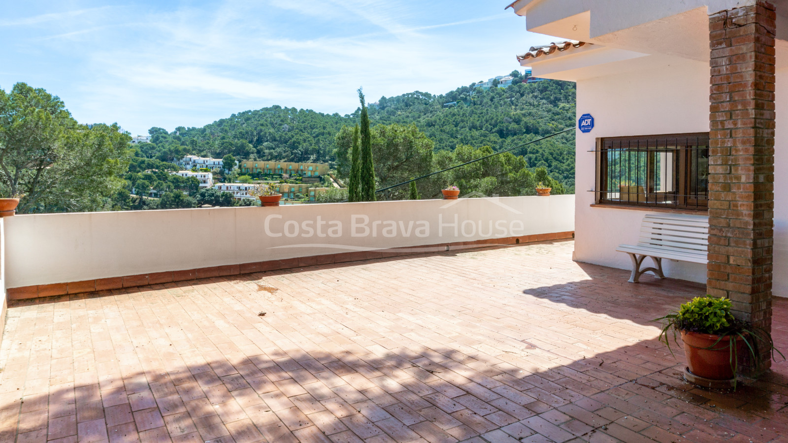 Two separate apartments that can be joined for sale halfway between Sa Tuna beach and Begur town