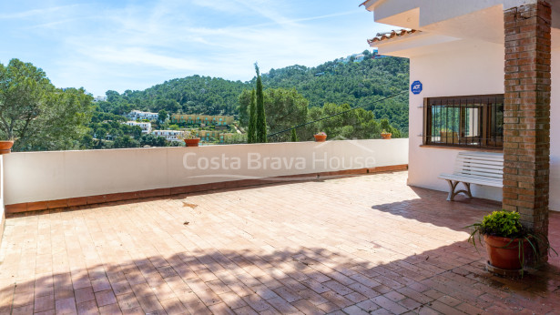 Two separate apartments that can be joined for sale halfway between Sa Tuna beach and Begur town