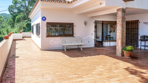 Two separate apartments that can be joined for sale halfway between Sa Tuna beach and Begur town