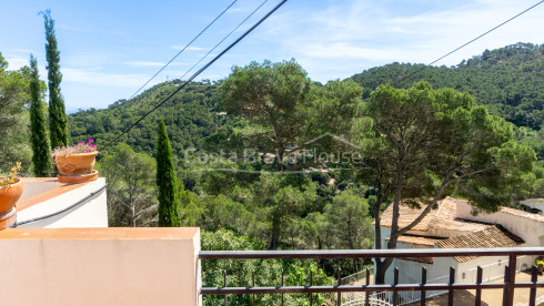 Two separate apartments that can be joined for sale halfway between Sa Tuna beach and Begur town