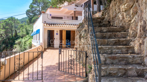 Two separate apartments that can be joined for sale halfway between Sa Tuna beach and Begur town