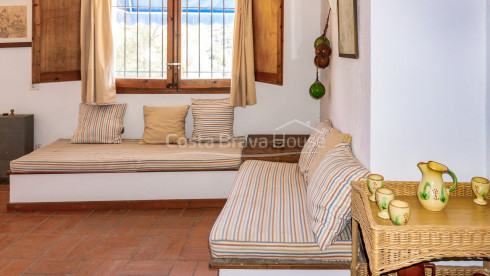 Two separate apartments that can be joined for sale halfway between Sa Tuna beach and Begur town