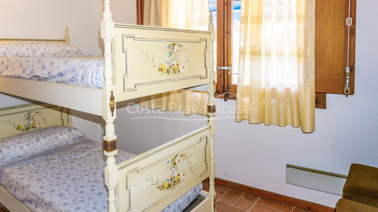 Dos apartamentos separados que se pueden unir en venta a mitad camino entre playa Sa Tuna y Begur