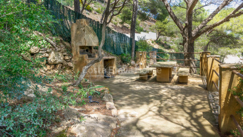 Two separate apartments that can be joined for sale halfway between Sa Tuna beach and Begur town