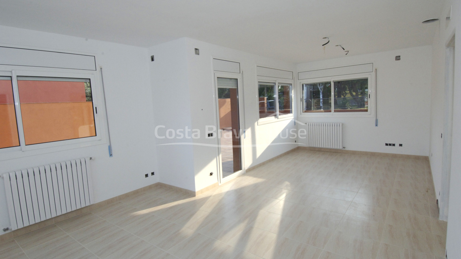 Almost brand new house with garden for sale in the outskirts of Palafrugell. Possibility of  pool.
