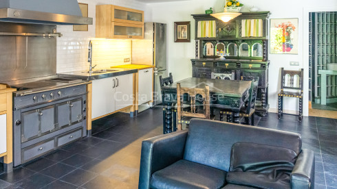 Immeuble 3 appartements à vendre à Tamariu, à seulement 3 min à pied de la plage