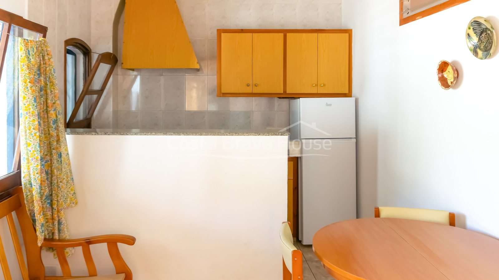 Edificio de 3 apartamentos en venta en Tamariu, a solo 3 min a pie de la playa y paseo marítimo