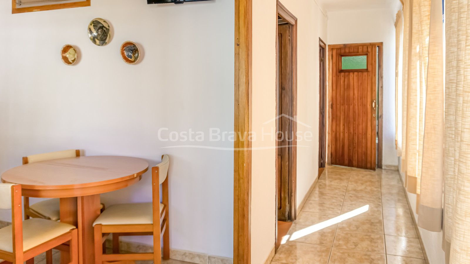 Edificio de 3 apartamentos en venta en Tamariu, a solo 3 min a pie de la playa y paseo marítimo