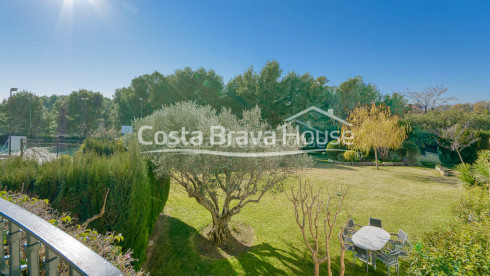 Luxury villa in Roses with 3000 m² plot and 1000 m² of living space with high quality materials