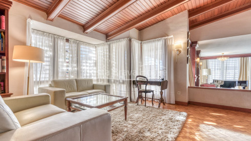 Villa de lujo en Roses con 3000 m² de parcela y 1000 m² de vivienda con materiales de alta calidad