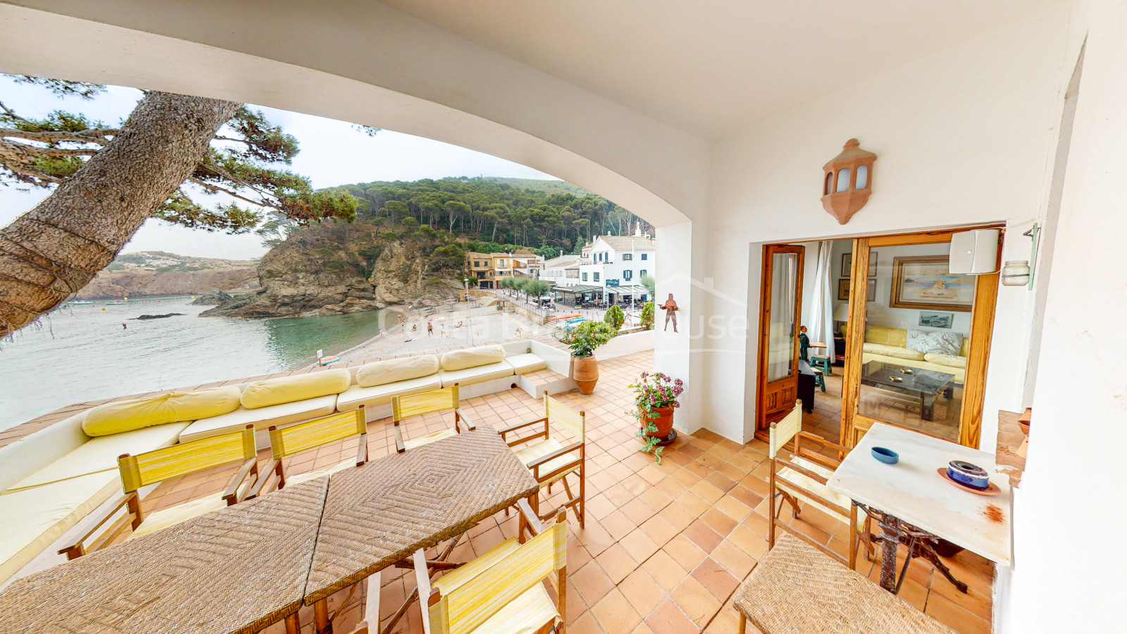 Exclusive seafront villa for sale in Sa Tuna (Begur) with hangar-boat just on the beach.