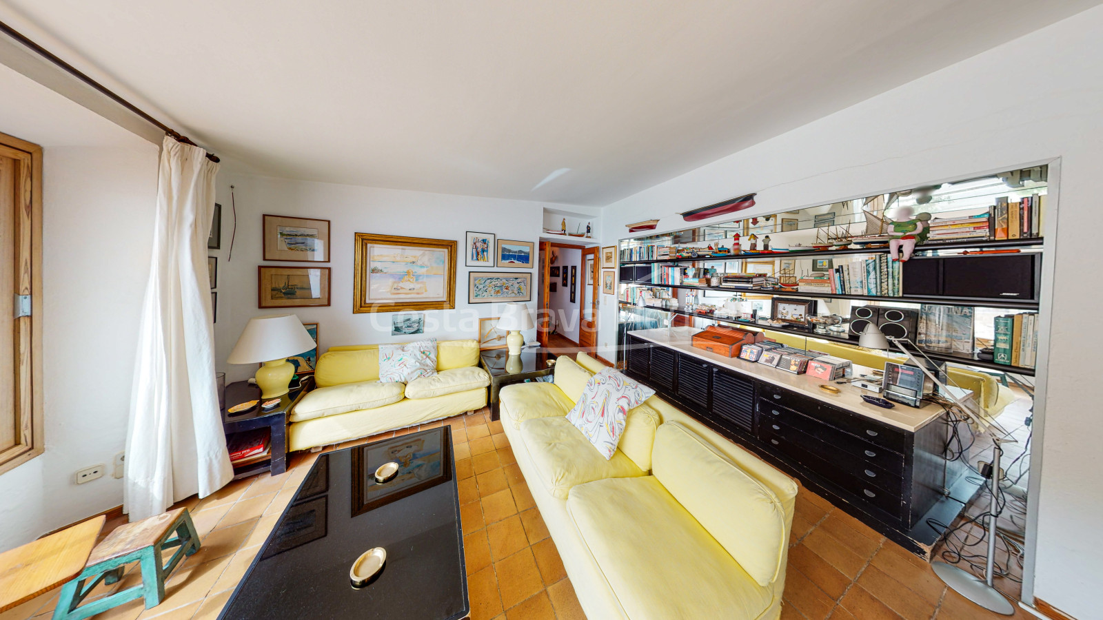 Exclusieve villa aan zee te koop in Sa Tuna (Begur) met botenhuis direct aan het strand.