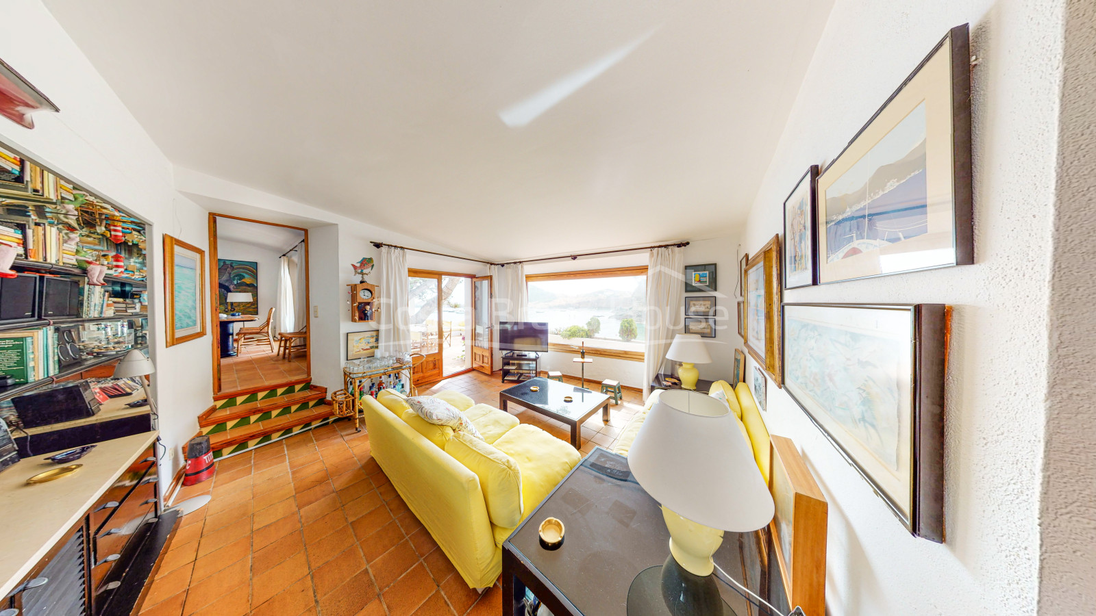 Exclusieve villa aan zee te koop in Sa Tuna (Begur) met botenhuis direct aan het strand.