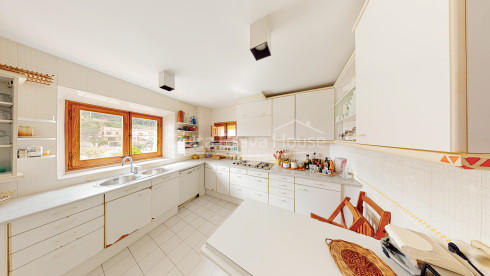 Exclusieve villa aan zee te koop in Sa Tuna (Begur) met botenhuis direct aan het strand.