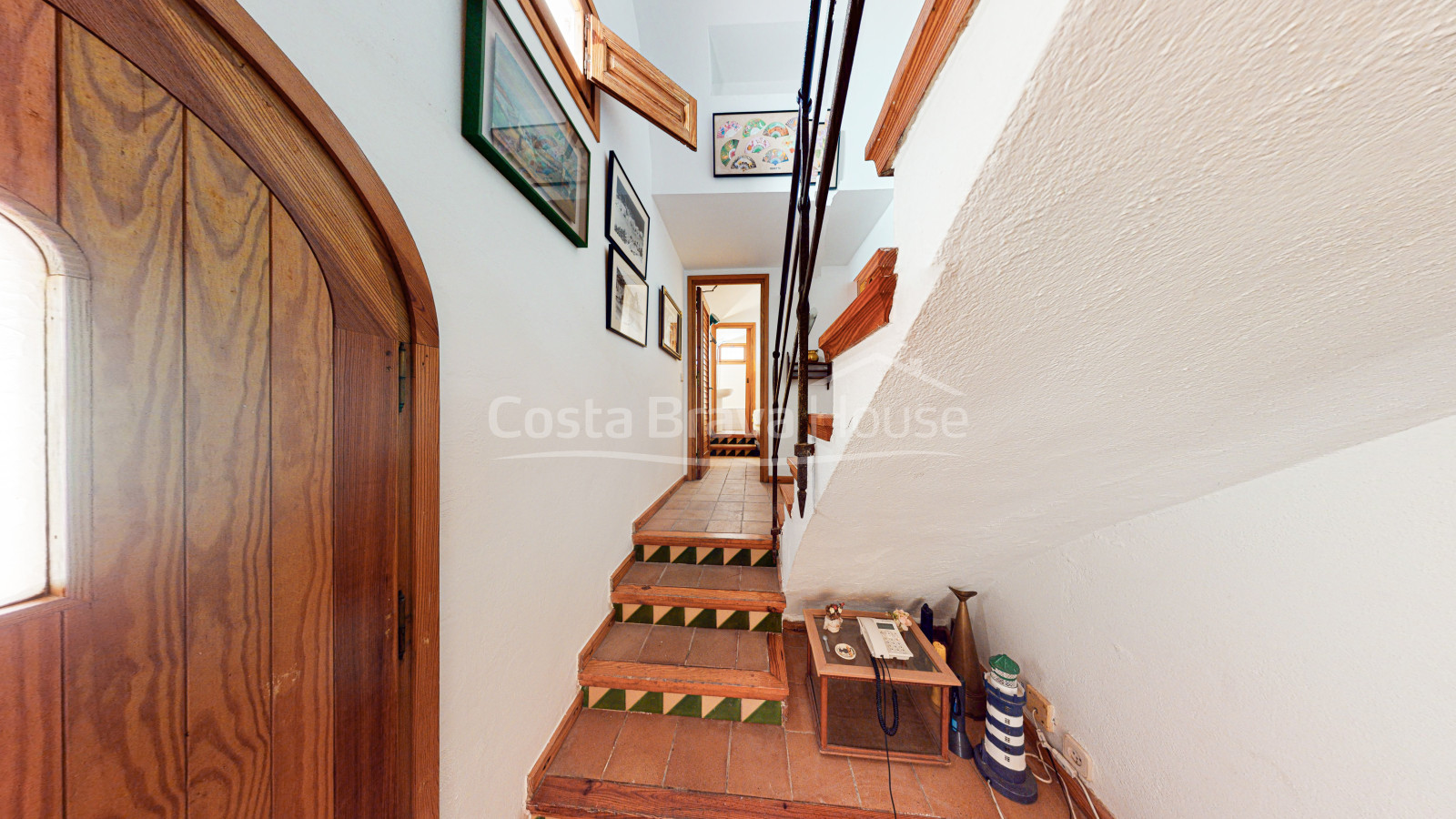 Exclusieve villa aan zee te koop in Sa Tuna (Begur) met botenhuis direct aan het strand.
