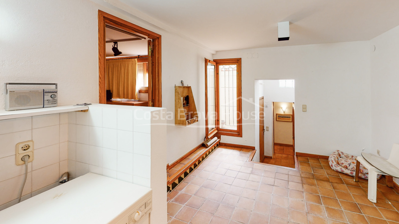 Exclusieve villa aan zee te koop in Sa Tuna (Begur) met botenhuis direct aan het strand.