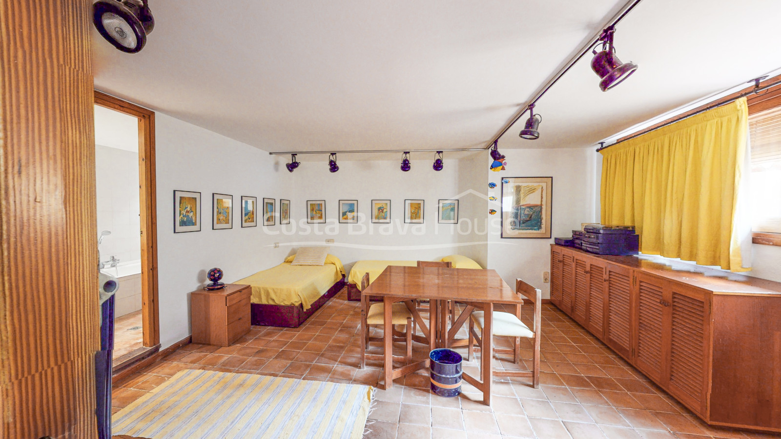 Exclusieve villa aan zee te koop in Sa Tuna (Begur) met botenhuis direct aan het strand.