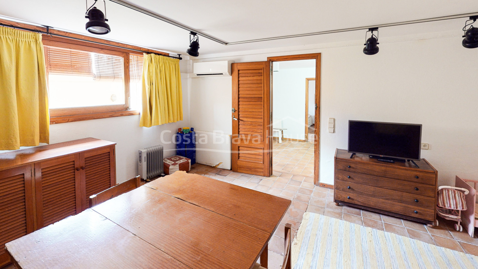 Exclusieve villa aan zee te koop in Sa Tuna (Begur) met botenhuis direct aan het strand.