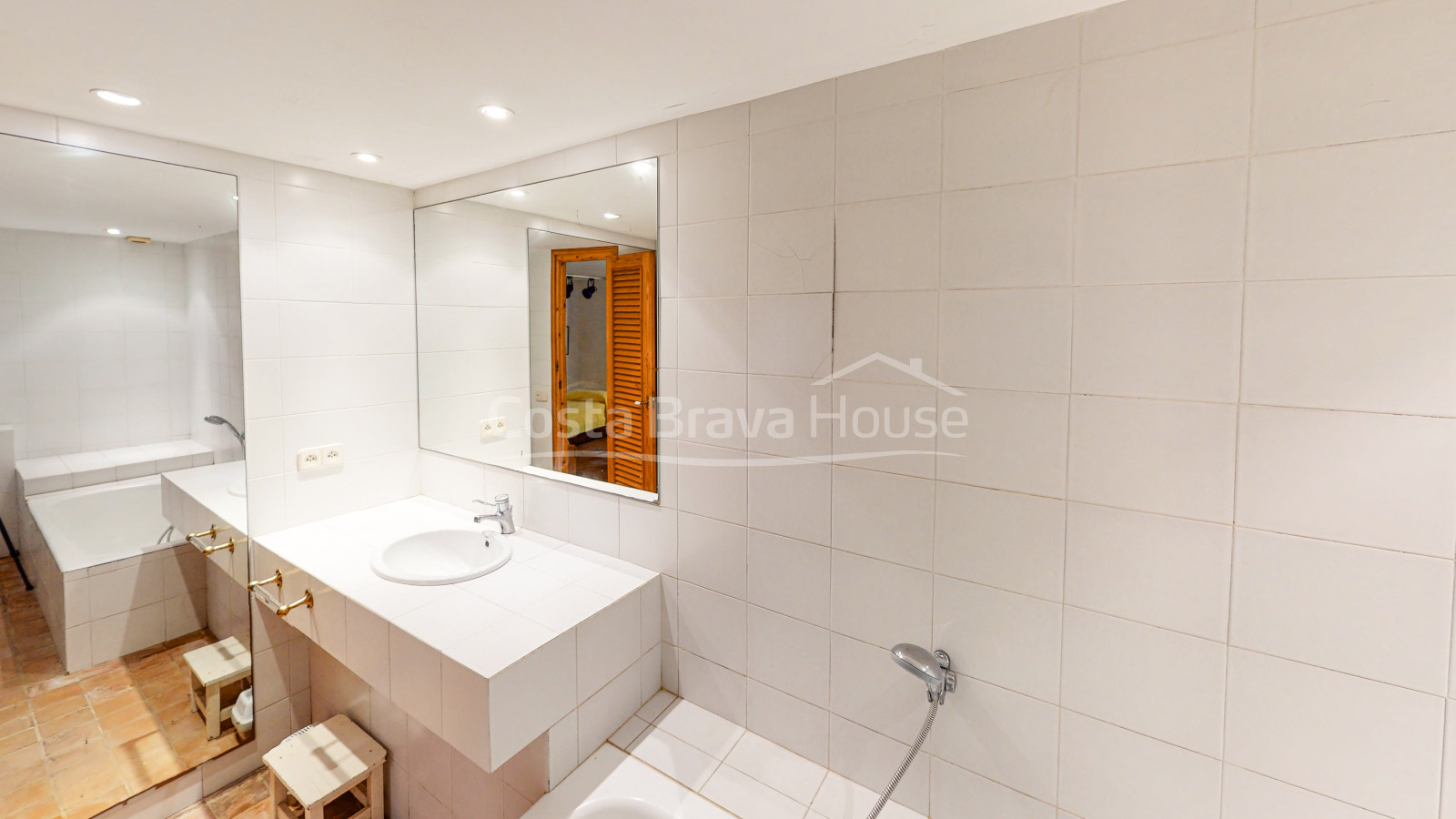 Villa exclusive en bord de mer à vendre à Sa Tuna (Begur) avec un hangar-bateau sur la plage