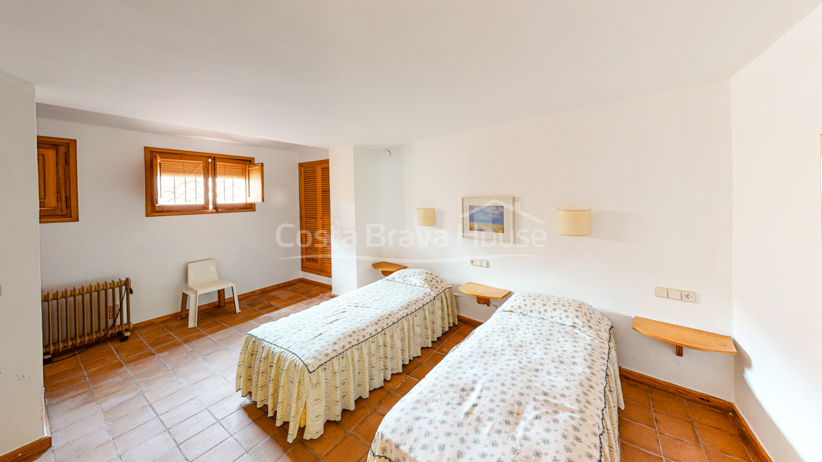 Exclusieve villa aan zee te koop in Sa Tuna (Begur) met botenhuis direct aan het strand.