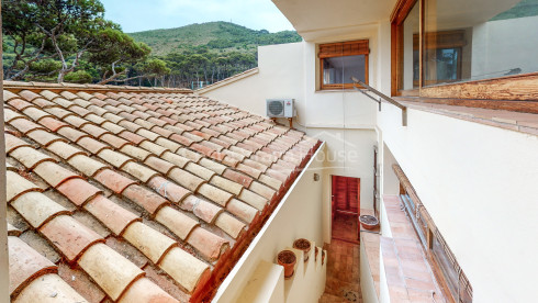 Exclusieve villa aan zee te koop in Sa Tuna (Begur) met botenhuis direct aan het strand.