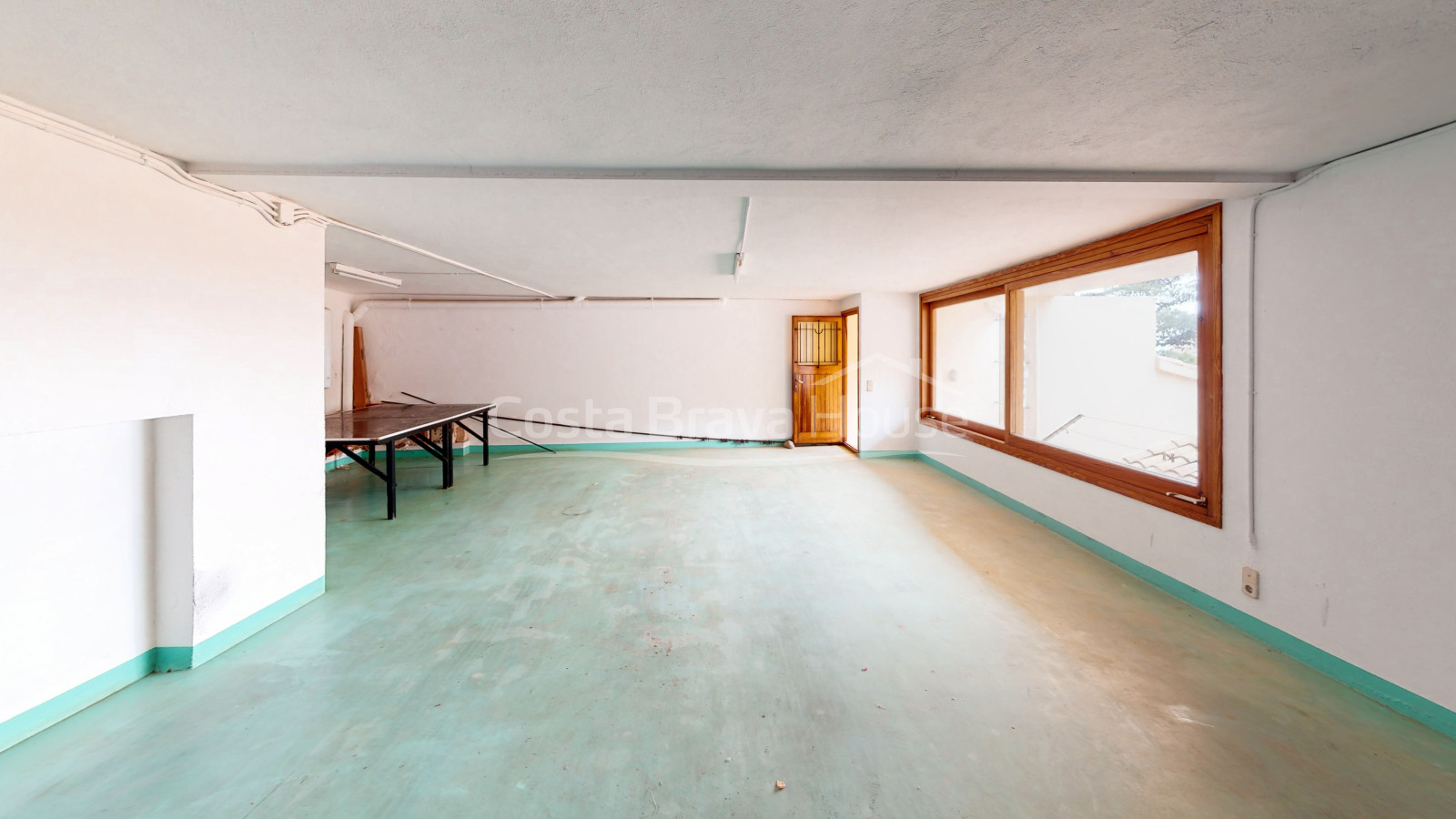 Exclusieve villa aan zee te koop in Sa Tuna (Begur) met botenhuis direct aan het strand.