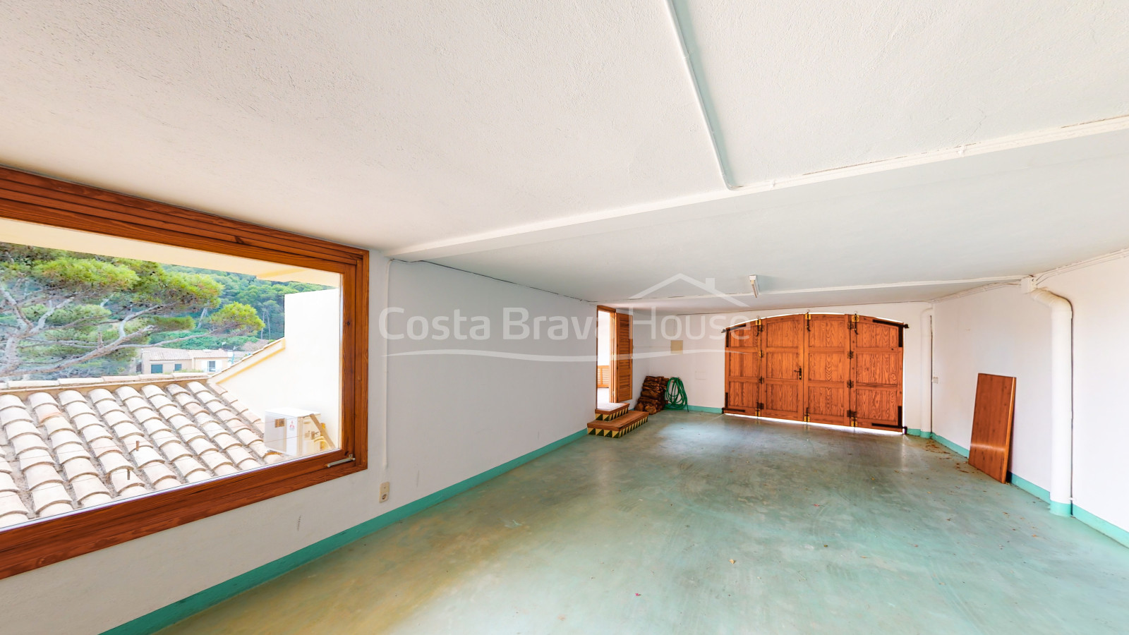 Exclusieve villa aan zee te koop in Sa Tuna (Begur) met botenhuis direct aan het strand.