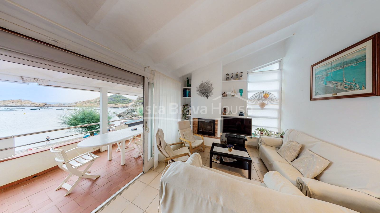 Appartement sur la plage avec terrasse et vue mer à vendre dans le centre de cala Sa Tuna, Begur