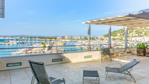 Duplex apartment for sale in l'Estartit with terrace and sea views