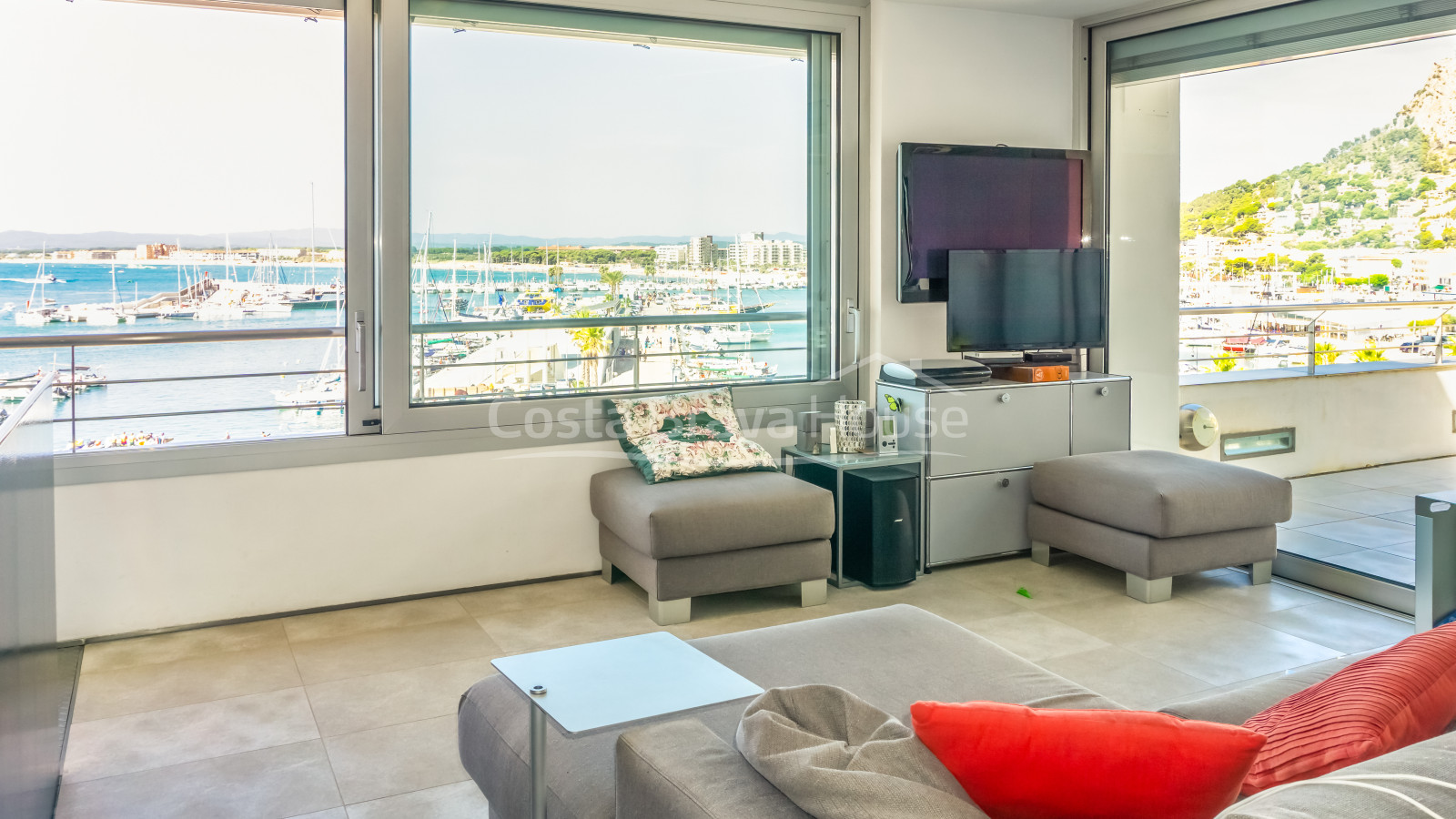 Apartamento dúplex en venta en Estartit con terraza con vistas al mar