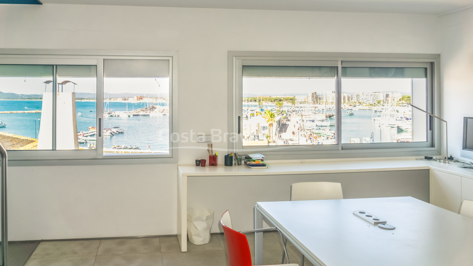 Duplex apartment for sale in l'Estartit with terrace and sea views
